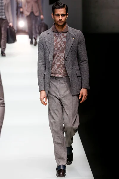 Look 3